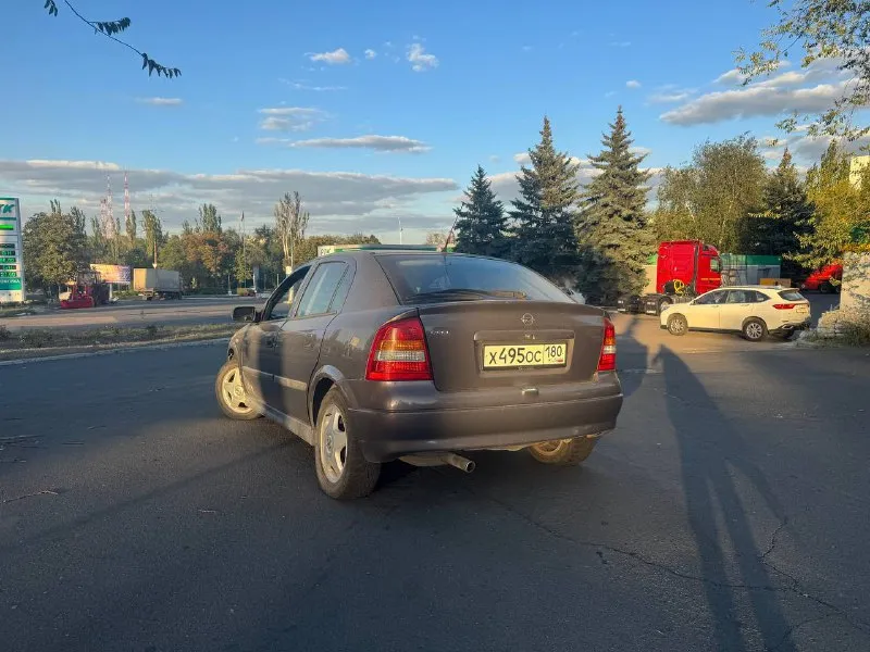 Продам opel astra g в красивом цвете! кузов в хорошем состоянии, но присутствуют следи эксплуатации! 1,6 16ти клапанный, работает как швейцарские часы. нигде ничего не течет! коробка без вопросов и подтеков. не грустит, не выбивает. ходовая часть также без вопросов. все записи по обслуживанию предоставлю. машина пригнана из германии, я второй владелец по рф! богатая комплектация 4 стеклоподъемника, подушки, abs, регулировка руля, кондиционер, в круг дисковые тормоза, заводские диски r15, птф дополнительно установил led дампы на ближний свет. машина на газу!!! салон в достойном состоянии. хорошо уступлю у капота. машина личная, не перекуп. любые проверки на сто цена 360т рублей. торг только у капота! возможен обмен с вашей доплатой. осмотр г. донецк(можно где-то встретиться) телефон +7 (949) 382-16-41 📲 tg: @z_igor1 📞 звоните: +7(949)3821641 - фотография - 5