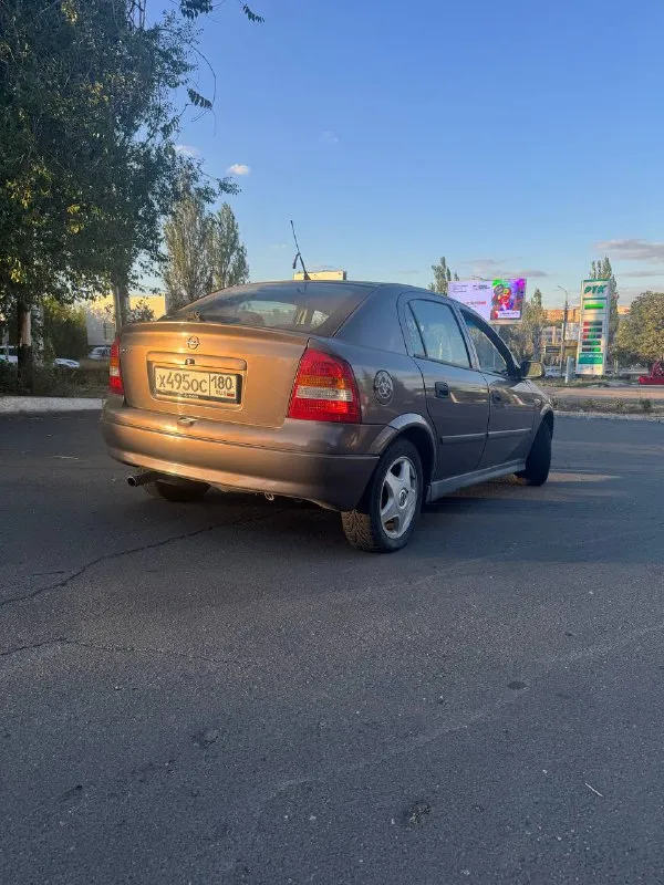 Продам opel astra g в красивом цвете! кузов в хорошем состоянии, но присутствуют следи эксплуатации! 1,6 16ти клапанный, работает как швейцарские часы. нигде ничего не течет! коробка без вопросов и подтеков. не грустит, не выбивает. ходовая часть также без вопросов. все записи по обслуживанию предоставлю. машина пригнана из германии, я второй владелец по рф! богатая комплектация 4 стеклоподъемника, подушки, abs, регулировка руля, кондиционер, в круг дисковые тормоза, заводские диски r15, птф дополнительно установил led дампы на ближний свет. машина на газу!!! салон в достойном состоянии. хорошо уступлю у капота. машина личная, не перекуп. любые проверки на сто цена 360т рублей. торг только у капота! возможен обмен с вашей доплатой. осмотр г. донецк(можно где-то встретиться) телефон +7 (949) 382-16-41 📲 tg: @z_igor1 📞 звоните: +7(949)3821641 - фотография - 6