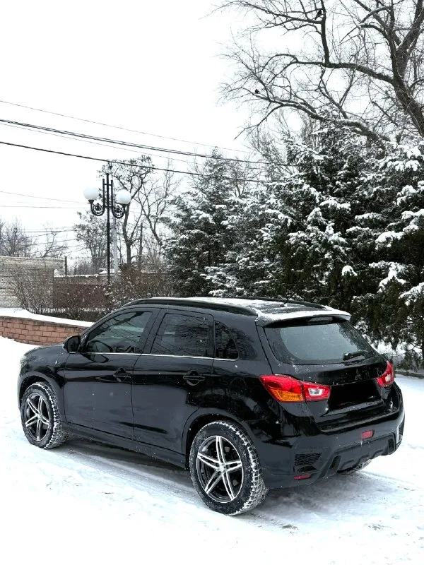 Mitsubishi asx 2015 года выпуска. мотор 1.8, не троит, не стучит, масло не жрет, работает как часы. кузов в отличном состоянии без гнили дыр и всего подобного. самая полная комплектация, в которой: мульти руль, круиз контроль, подогревы передних сидений, лазерная оптика, потолок алькантара, сенсорная магнитола с блютусом, камера заднего вида, отличная оптика, электроскладывание зеркал, кожаный салон, и много всего прочего. кристально чистые документы, присутствуют все оригинальные инструкции по эксплуатации. могу присутствовать при переоформление. цена:1.130.000 (торг реальному покупателю) связь: +7 (949) 505-12-22 +7 (949) 566-83-04 (есть телеграмм и вотсап) 📞 🇷🇺 звоните: +79495051222 - фотография - 4