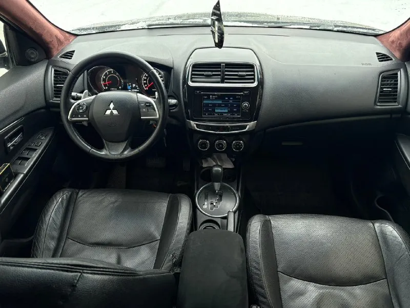 Mitsubishi asx 2015 года выпуска. мотор 1.8, не троит, не стучит, масло не жрет, работает как часы. кузов в отличном состоянии без гнили дыр и всего подобного. самая полная комплектация, в которой: мульти руль, круиз контроль, подогревы передних сидений, лазерная оптика, потолок алькантара, сенсорная магнитола с блютусом, камера заднего вида, отличная оптика, электроскладывание зеркал, кожаный салон, и много всего прочего. кристально чистые документы, присутствуют все оригинальные инструкции по эксплуатации. могу присутствовать при переоформление. цена:1.130.000 (торг реальному покупателю) связь: +7 (949) 505-12-22 +7 (949) 566-83-04 (есть телеграмм и вотсап) 📞 🇷🇺 звоните: +79495051222 - фотография - 7