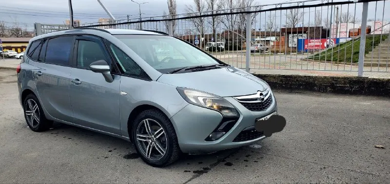 Продам opel zafira tourer год 2013 1,8 механика бензин пробег 220000 прошу не путать с 1,4 двигателя машина в идеальном состоянии 1 хозяин в родном окрасе без ржавчины и прочих недостатков двигатель коробка ходовая всё в отличном состоянии без вложений за машиной следили и относились очень бережно 2 ключа 2 брилка хорошая комплектация датчик дождя датчик света круиз контроль климат и многое другое остальная информация по телефону цена 1100.000 торг. .т + 7 949 003 60 29.. .+ 7 949 493 25 03 - фотография - 3