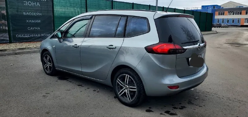 Продам opel zafira tourer год 2013 1,8 механика бензин пробег 220000 прошу не путать с 1,4 двигателя машина в идеальном состоянии 1 хозяин в родном окрасе без ржавчины и прочих недостатков двигатель коробка ходовая всё в отличном состоянии без вложений за машиной следили и относились очень бережно 2 ключа 2 брилка хорошая комплектация датчик дождя датчик света круиз контроль климат и многое другое остальная информация по телефону цена 1100.000 торг. .т + 7 949 003 60 29.. .+ 7 949 493 25 03 - фотография - 4