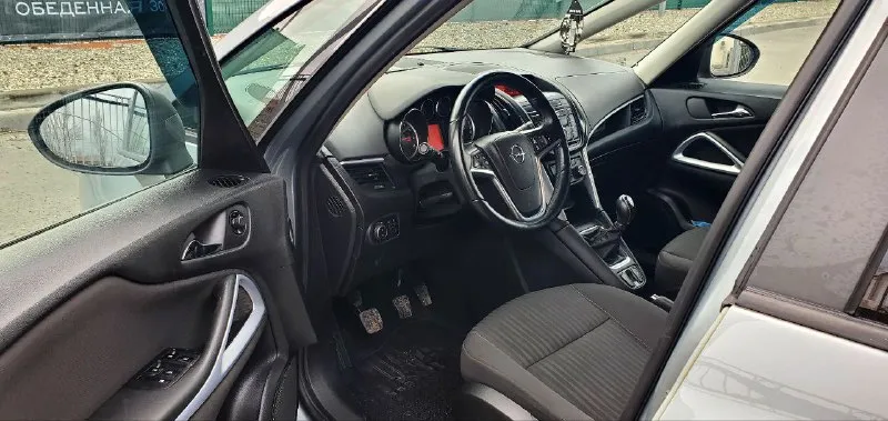 Продам opel zafira tourer год 2013 1,8 механика бензин пробег 220000 прошу не путать с 1,4 двигателя машина в идеальном состоянии 1 хозяин в родном окрасе без ржавчины и прочих недостатков двигатель коробка ходовая всё в отличном состоянии без вложений за машиной следили и относились очень бережно 2 ключа 2 брилка хорошая комплектация датчик дождя датчик света круиз контроль климат и многое другое остальная информация по телефону цена 1100.000 торг. .т + 7 949 003 60 29.. .+ 7 949 493 25 03 - фотография - 7