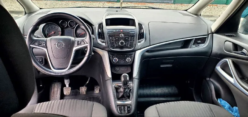 Продам opel zafira tourer год 2013 1,8 механика бензин пробег 220000 прошу не путать с 1,4 двигателя машина в идеальном состоянии 1 хозяин в родном окрасе без ржавчины и прочих недостатков двигатель коробка ходовая всё в отличном состоянии без вложений за машиной следили и относились очень бережно 2 ключа 2 брилка хорошая комплектация датчик дождя датчик света круиз контроль климат и многое другое остальная информация по телефону цена 1100.000 торг. .т + 7 949 003 60 29.. .+ 7 949 493 25 03 - фотография - 8