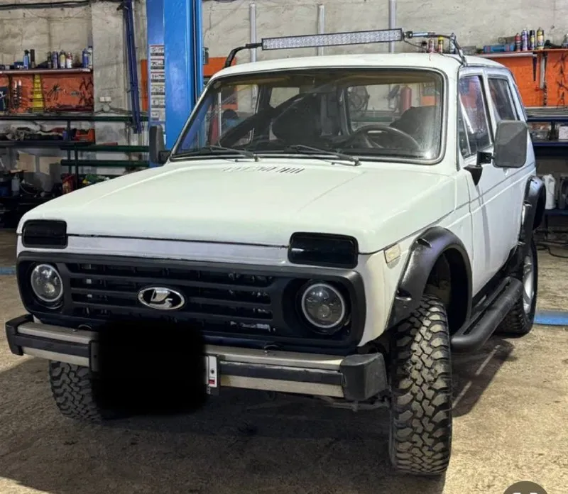 Ваз нива 2121 машина в идеальном состоянии кузов в отличном состоянии дно в идеале как новое двигатель работает идеально, все настроено сделано работает отлично раздатка работает идеально коробка на выбивает переключает отлично ходовая вся перебрана без единого звука, новые тормозные диски, колодки, раздатка новая, тормоза новые от нивы тревел стоят, мосты все идеал, дворники работает, омыватель работает, все стекла целые даже лобовое, люфтованная, красивые диски на грязевой резине, салон в идеале очень ухоженный, лед фары светят очень красиво, балка на крышу работает, пороги подножки стоят, короче отличная нива осмотр макеевка донецк если нужно за отдельную плату могу привезти куда нужно цена 285 000 +7 (949) 638-01-13 - фотография - 10