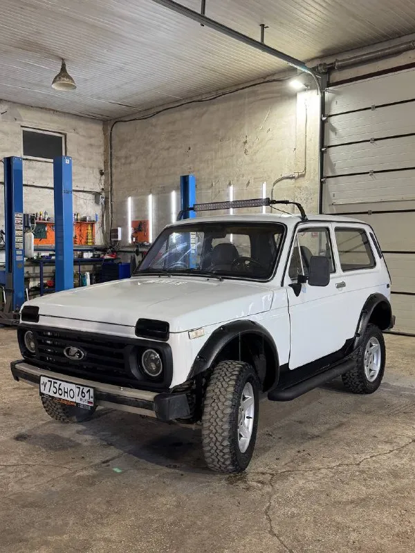 Ваз нива 2121 машина в идеальном состоянии кузов в отличном состоянии дно в идеале как новое двигатель работает идеально, все настроено сделано работает отлично раздатка работает идеально коробка на выбивает переключает отлично ходовая вся перебрана без единого звука, новые тормозные диски, колодки, раздатка новая, тормоза новые от нивы тревел стоят, мосты все идеал, дворники работает, омыватель работает, все стекла целые даже лобовое, люфтованная, красивые диски на грязевой резине, салон в идеале очень ухоженный, лед фары светят очень красиво, балка на крышу работает, пороги подножки стоят, короче отличная нива осмотр макеевка донецк если нужно за отдельную плату могу привезти куда нужно цена 285 000 +7 (949) 638-01-13 - фотография - 2