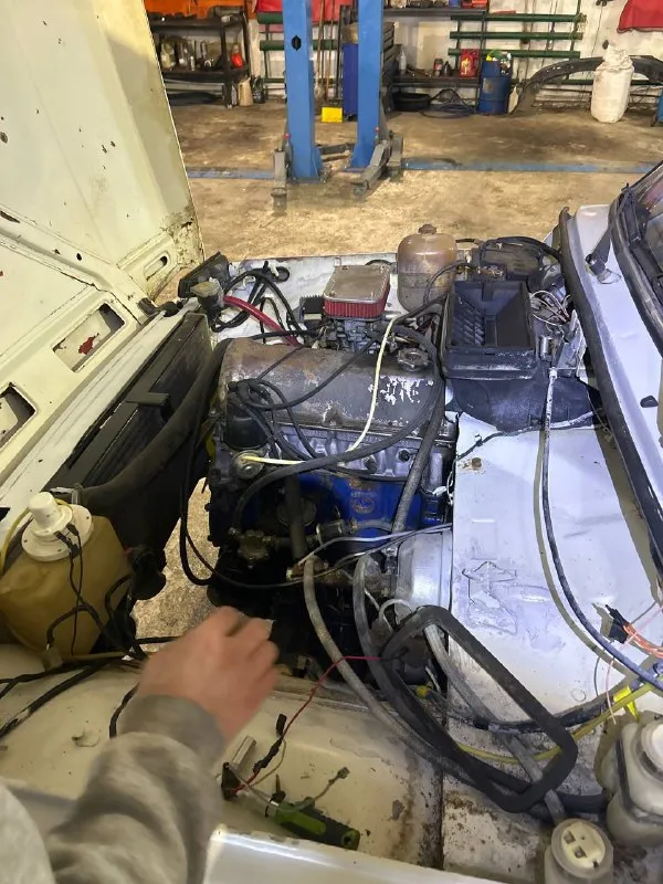 Ваз нива 2121 машина в идеальном состоянии кузов в отличном состоянии дно в идеале как новое двигатель работает идеально, все настроено сделано работает отлично раздатка работает идеально коробка на выбивает переключает отлично ходовая вся перебрана без единого звука, новые тормозные диски, колодки, раздатка новая, тормоза новые от нивы тревел стоят, мосты все идеал, дворники работает, омыватель работает, все стекла целые даже лобовое, люфтованная, красивые диски на грязевой резине, салон в идеале очень ухоженный, лед фары светят очень красиво, балка на крышу работает, пороги подножки стоят, короче отличная нива осмотр макеевка донецк если нужно за отдельную плату могу привезти куда нужно цена 285 000 +7 (949) 638-01-13 - фотография - 4