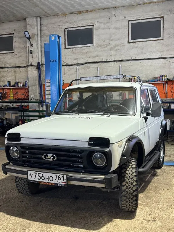 Ваз нива 2121 машина в идеальном состоянии кузов в отличном состоянии дно в идеале как новое двигатель работает идеально, все настроено сделано работает отлично раздатка работает идеально коробка на выбивает переключает отлично ходовая вся перебрана без единого звука, новые тормозные диски, колодки, раздатка новая, тормоза новые от нивы тревел стоят, мосты все идеал, дворники работает, омыватель работает, все стекла целые даже лобовое, люфтованная, красивые диски на грязевой резине, салон в идеале очень ухоженный, лед фары светят очень красиво, балка на крышу работает, пороги подножки стоят, короче отличная нива осмотр макеевка донецк если нужно за отдельную плату могу привезти куда нужно цена 285 000 +7 (949) 638-01-13 - фотография - 5