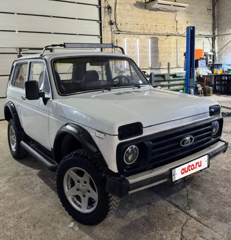 Ваз нива 2121 машина в идеальном состоянии кузов в отличном состоянии дно в идеале как новое двигатель работает идеально, все настроено сделано работает отлично раздатка работает идеально коробка на выбивает переключает отлично ходовая вся перебрана без единого звука, новые тормозные диски, колодки, раздатка новая, тормоза новые от нивы тревел стоят, мосты все идеал, дворники работает, омыватель работает, все стекла целые даже лобовое, люфтованная, красивые диски на грязевой резине, салон в идеале очень ухоженный, лед фары светят очень красиво, балка на крышу работает, пороги подножки стоят, короче отличная нива осмотр макеевка донецк если нужно за отдельную плату могу привезти куда нужно цена 285 000 +7 (949) 638-01-13 - фотография - 9