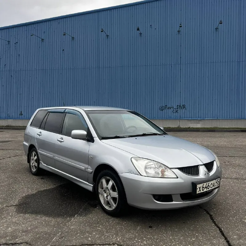 ✅mitsubishi lancer 9 2004✅ мотор 1.6, не дымит, работает хорошо, сухой. коробка механика на отлично. ходовая сбитая и тихая. кузов очень живой, дно, пороги, стаканы в отличном состоянии, микро косячки есть, вид классный. резина зима. салон чистый и опрятный. по электрике все работает, ошибок нет. стоит сигнализация с автозапуском. по документам все отлично. все стекла родные. ✅399.999₽✅ +79493609487 донецк - фотография - 2