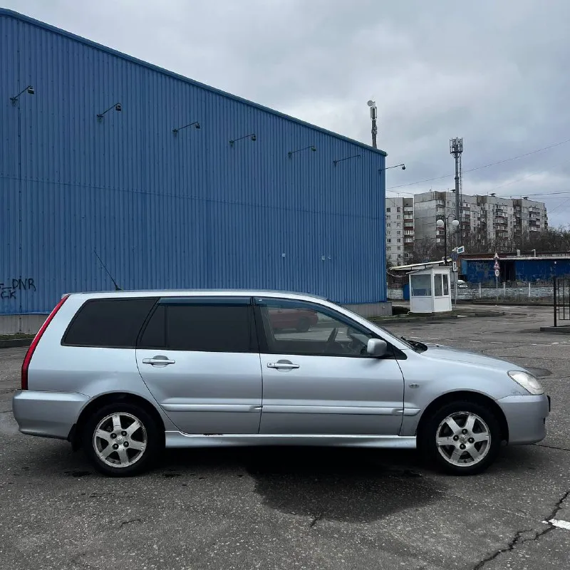 ✅mitsubishi lancer 9 2004✅ мотор 1.6, не дымит, работает хорошо, сухой. коробка механика на отлично. ходовая сбитая и тихая. кузов очень живой, дно, пороги, стаканы в отличном состоянии, микро косячки есть, вид классный. резина зима. салон чистый и опрятный. по электрике все работает, ошибок нет. стоит сигнализация с автозапуском. по документам все отлично. все стекла родные. ✅399.999₽✅ +79493609487 донецк - фотография - 3
