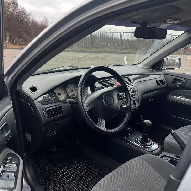 ✅mitsubishi lancer 9 2004✅ мотор 1.6, не дымит, работает хорошо, сухой. коробка механика на отлично. ходовая сбитая и тихая. кузов очень живой, дно, пороги, стаканы в отличном состоянии, микро косячки есть, вид классный. резина зима. салон чистый и опрятный. по электрике все работает, ошибок нет. стоит сигнализация с автозапуском. по документам все отлично. все стекла родные. ✅399.999₽✅ +79493609487 донецк - фотография - 7