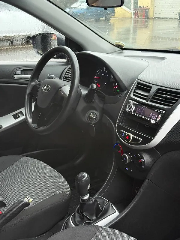 Продается hyundai solaris 2012 год 1.4 мкпп хендай солярис цена: 685.000 руб + разумный торг реальному покупателю тел: +7-949-024-81-88 - 1 собственник -мотор на отлично не дымит не троит работает ровно масло не есть -коробка работает отлично не хрустит не выбивает все передачи работают -по ходовой также без нареканий не стучит не гремит -пробег 187.000 км родной 100% -автотека зеленая (без дтп ) - все стекла родные вкл лобовое - по салону чистый и опрятный только после химчистки - пороги, низа дверей и днище в отлично состояние рыжиков и гнили нету - 2 комплекта колес зима-лето - из последнего поменял масло в двс и фильтра, свечи, лампочки вкруг, и щетки дворников - по электрике без нареканий работает каждая лампочка и кнопочка - состояние сел и поехал делать ничего не нужно -печка греет, кондиционер холодит - переоформление без проблем могу присутствовать в мрэо - по документам кристально чистая без штрафов, запретов и. т.д - осмотр макеевка центр - фотография - 10