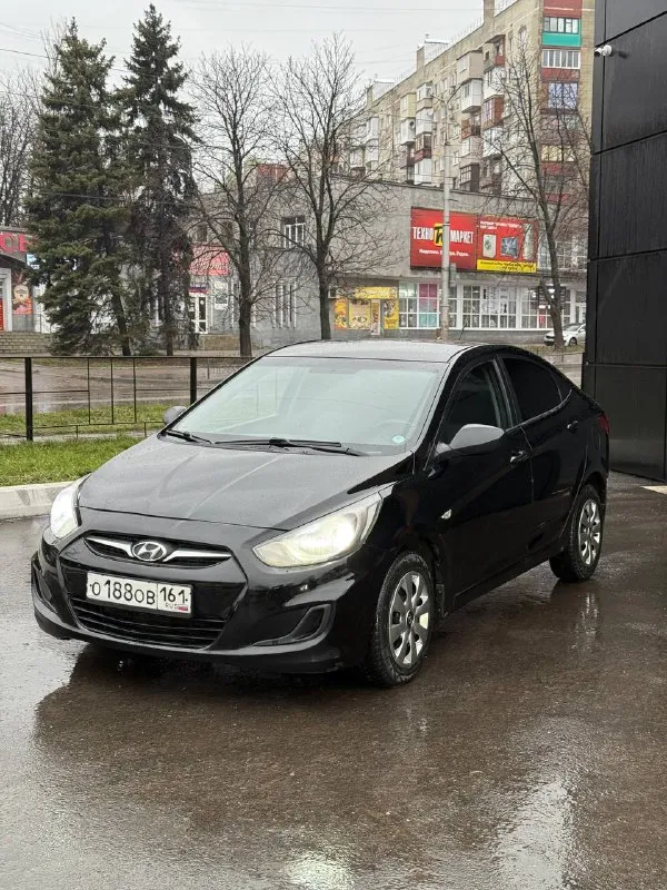 Продается hyundai solaris 2012 год 1.4 мкпп хендай солярис цена: 685.000 руб + разумный торг реальному покупателю тел: +7-949-024-81-88 - 1 собственник -мотор на отлично не дымит не троит работает ровно масло не есть -коробка работает отлично не хрустит не выбивает все передачи работают -по ходовой также без нареканий не стучит не гремит -пробег 187.000 км родной 100% -автотека зеленая (без дтп ) - все стекла родные вкл лобовое - по салону чистый и опрятный только после химчистки - пороги, низа дверей и днище в отлично состояние рыжиков и гнили нету - 2 комплекта колес зима-лето - из последнего поменял масло в двс и фильтра, свечи, лампочки вкруг, и щетки дворников - по электрике без нареканий работает каждая лампочка и кнопочка - состояние сел и поехал делать ничего не нужно -печка греет, кондиционер холодит - переоформление без проблем могу присутствовать в мрэо - по документам кристально чистая без штрафов, запретов и. т.д - осмотр макеевка центр - фотография - 2