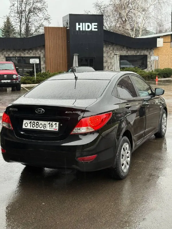 Продается hyundai solaris 2012 год 1.4 мкпп хендай солярис цена: 685.000 руб + разумный торг реальному покупателю тел: +7-949-024-81-88 - 1 собственник -мотор на отлично не дымит не троит работает ровно масло не есть -коробка работает отлично не хрустит не выбивает все передачи работают -по ходовой также без нареканий не стучит не гремит -пробег 187.000 км родной 100% -автотека зеленая (без дтп ) - все стекла родные вкл лобовое - по салону чистый и опрятный только после химчистки - пороги, низа дверей и днище в отлично состояние рыжиков и гнили нету - 2 комплекта колес зима-лето - из последнего поменял масло в двс и фильтра, свечи, лампочки вкруг, и щетки дворников - по электрике без нареканий работает каждая лампочка и кнопочка - состояние сел и поехал делать ничего не нужно -печка греет, кондиционер холодит - переоформление без проблем могу присутствовать в мрэо - по документам кристально чистая без штрафов, запретов и. т.д - осмотр макеевка центр - фотография - 4