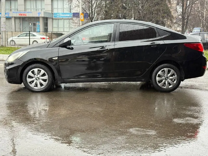 Продается hyundai solaris 2012 год 1.4 мкпп хендай солярис цена: 685.000 руб + разумный торг реальному покупателю тел: +7-949-024-81-88 - 1 собственник -мотор на отлично не дымит не троит работает ровно масло не есть -коробка работает отлично не хрустит не выбивает все передачи работают -по ходовой также без нареканий не стучит не гремит -пробег 187.000 км родной 100% -автотека зеленая (без дтп ) - все стекла родные вкл лобовое - по салону чистый и опрятный только после химчистки - пороги, низа дверей и днище в отлично состояние рыжиков и гнили нету - 2 комплекта колес зима-лето - из последнего поменял масло в двс и фильтра, свечи, лампочки вкруг, и щетки дворников - по электрике без нареканий работает каждая лампочка и кнопочка - состояние сел и поехал делать ничего не нужно -печка греет, кондиционер холодит - переоформление без проблем могу присутствовать в мрэо - по документам кристально чистая без штрафов, запретов и. т.д - осмотр макеевка центр - фотография - 6