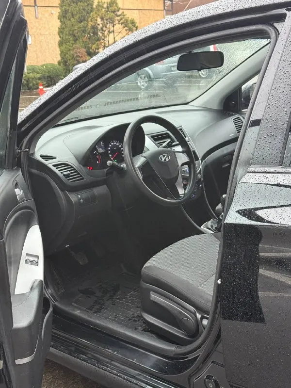 Продается hyundai solaris 2012 год 1.4 мкпп хендай солярис цена: 685.000 руб + разумный торг реальному покупателю тел: +7-949-024-81-88 - 1 собственник -мотор на отлично не дымит не троит работает ровно масло не есть -коробка работает отлично не хрустит не выбивает все передачи работают -по ходовой также без нареканий не стучит не гремит -пробег 187.000 км родной 100% -автотека зеленая (без дтп ) - все стекла родные вкл лобовое - по салону чистый и опрятный только после химчистки - пороги, низа дверей и днище в отлично состояние рыжиков и гнили нету - 2 комплекта колес зима-лето - из последнего поменял масло в двс и фильтра, свечи, лампочки вкруг, и щетки дворников - по электрике без нареканий работает каждая лампочка и кнопочка - состояние сел и поехал делать ничего не нужно -печка греет, кондиционер холодит - переоформление без проблем могу присутствовать в мрэо - по документам кристально чистая без штрафов, запретов и. т.д - осмотр макеевка центр - фотография - 8