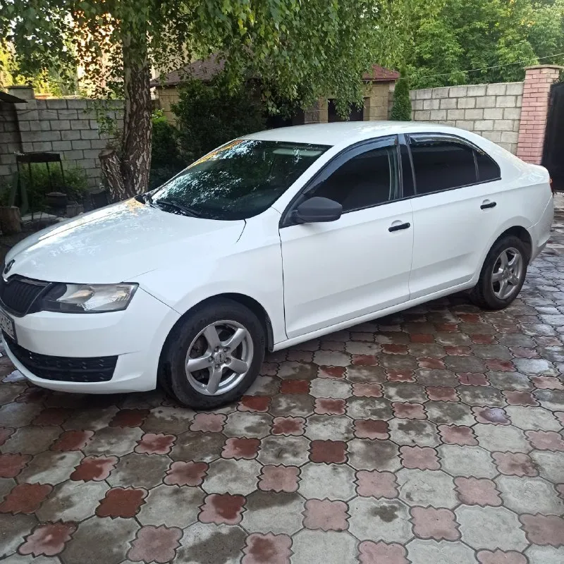 Skoda рапид 1.6 ат 2016 год двигатель и акп без проблем в хорошем состоянии+ по ходовой что надо заменил не стучит не гремит хорошая сигнализация с обратной связью стоит на учете 180 регион продажа от собственника. возможен обмен на авто дешевли с вашей доплатой цена 799 000 рублей на обмен дороже тел +7949- 366- 94 -78 осмотр донецк ленинский район 📞 звоните: +7(949)3669478 - фотография - 3
