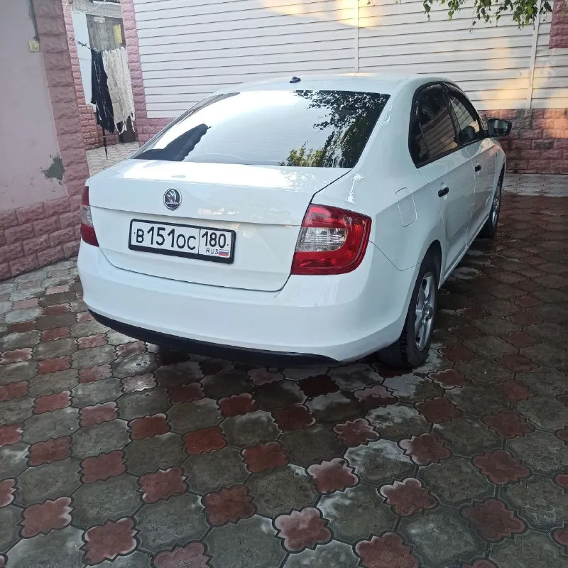 Skoda рапид 1.6 ат 2016 год двигатель и акп без проблем в хорошем состоянии+ по ходовой что надо заменил не стучит не гремит хорошая сигнализация с обратной связью стоит на учете 180 регион продажа от собственника. возможен обмен на авто дешевли с вашей доплатой цена 799 000 рублей на обмен дороже тел +7949- 366- 94 -78 осмотр донецк ленинский район 📞 звоните: +7(949)3669478 - фотография - 6