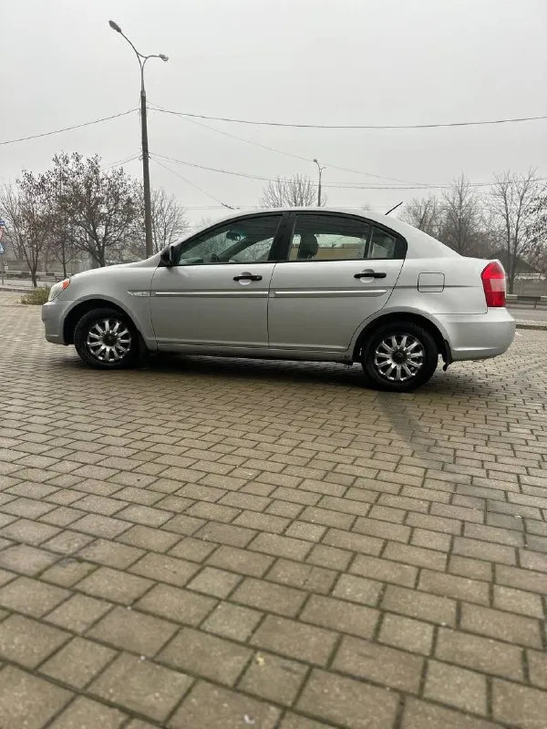 Hyundai accent год выпуска: 2007 тип кпп: механическая объем двигателя: 1.4 литра тип топлива: бензин пробег: 173 000 км цена:💥 420 000 ₽💥 дополнительная информация: кондиционер парктроники технически в отличном состоянии по кузову без ржавчины 📞 🇷🇺 +79495093428 +79498392499 - фотография - 2