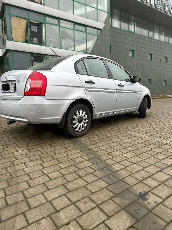 Hyundai accent год выпуска: 2007 тип кпп: механическая объем двигателя: 1.4 литра тип топлива: бензин пробег: 173 000 км цена:💥 420 000 ₽💥 дополнительная информация: кондиционер парктроники технически в отличном состоянии по кузову без ржавчины 📞 🇷🇺 +79495093428 +79498392499 - фотография - 4