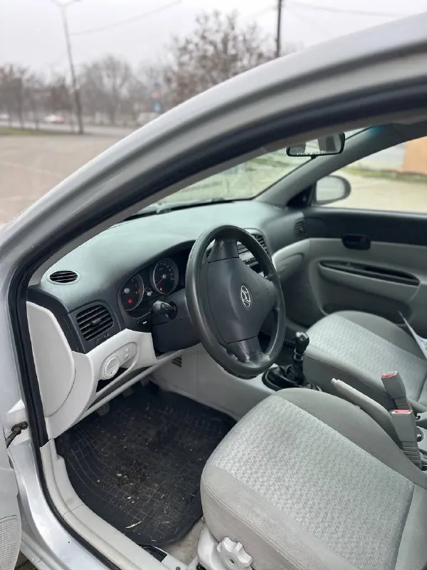 Hyundai accent год выпуска: 2007 тип кпп: механическая объем двигателя: 1.4 литра тип топлива: бензин пробег: 173 000 км цена:💥 420 000 ₽💥 дополнительная информация: кондиционер парктроники технически в отличном состоянии по кузову без ржавчины 📞 🇷🇺 +79495093428 +79498392499 - фотография - 5