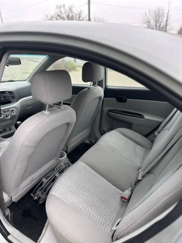 Hyundai accent год выпуска: 2007 тип кпп: механическая объем двигателя: 1.4 литра тип топлива: бензин пробег: 173 000 км цена:💥 420 000 ₽💥 дополнительная информация: кондиционер парктроники технически в отличном состоянии по кузову без ржавчины 📞 🇷🇺 +79495093428 +79498392499 - фотография - 6