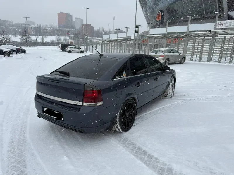Продам opel vectra c 1.9 дизель. по машине для себя установил контурную подсветку салона. установлен планшет на android, в штатные места. регистратор и камера заднего вида. заводские фары с адаптивным светом. (поворачивают в сторону кручения рули, и подсвечивают слепые зоны) коробка 6 ступка. машина бодрая, резвая и хорошо стоит на дороге. цена 700.000₽ торг. по всем интересующим вопросам звоните +79498520220 📲 tg: @hellchik1 📞 звоните: +7(949)8520220 - фотография - 4