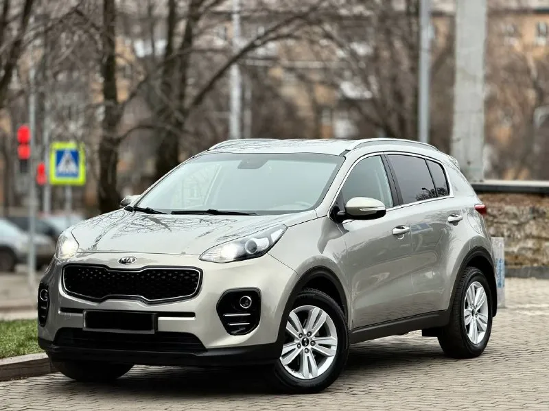 Kia sportage
Год выпуска - 2017
Пробег - 139.000км
Двигатель - 2.0 бензин
Кпп - автомат
Цена - 1.950.000₽
Тел. +79493902663
Либо - +79496799814
Автомобиль в шикарном состоянии, без каких либо повреждений или изъянов. Не битая и не крашенная не одна деталь. Родной пробег, любые проверки. Двигатель работает тихо и ровно. Чистый и ухоженный салон. Техническая часть на 5+ хорошая комплектация: подогревы всех сидений и руля; сигнализация с автозапуском; 2 пары ключей и брелков; мультируль; штатная сенсорная мультимедиа со всеми современными плюшками. Отличная акустика; круиз-контроль; помощь при подъеме и спуске; двухзонный климат-контроль; штатные диски r-17 на зимней резине yokohama + комплект летней в подарок; полный бортовой компьютер; abs; airbag; 2 пары ключей; камера заднего вида; электроскладываемые зеркала с подогревом; установлены bi led лампы ( светят шикарно ) круиз-контроль; датчик света и дождя и многое другое. Кто ищет достойный, целый
📲 Tg: @vladimir_23_23_23
📞 Звоните: +7(949)3902663 - фотография - 1