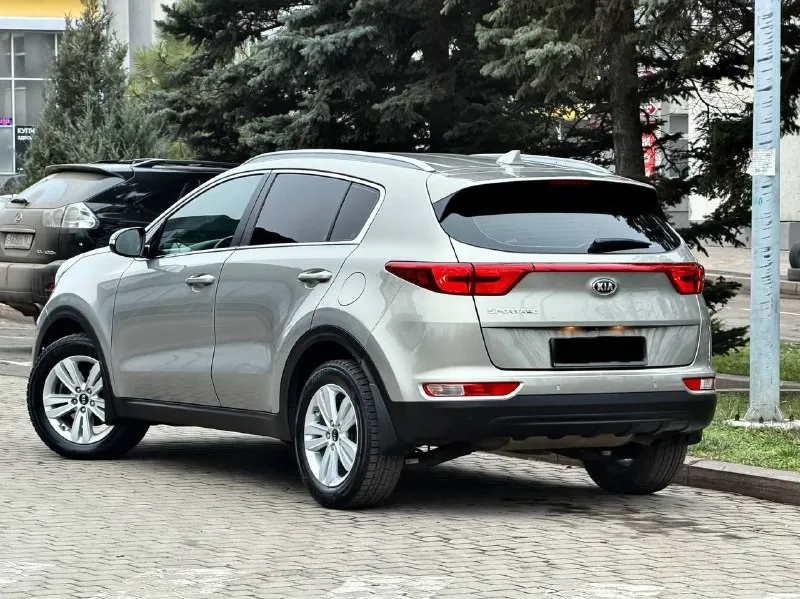 Kia sportage
Год выпуска - 2017
Пробег - 139.000км
Двигатель - 2.0 бензин
Кпп - автомат
Цена - 1.950.000₽
Тел. +79493902663
Либо - +79496799814
Автомобиль в шикарном состоянии, без каких либо повреждений или изъянов. Не битая и не крашенная не одна деталь. Родной пробег, любые проверки. Двигатель работает тихо и ровно. Чистый и ухоженный салон. Техническая часть на 5+ хорошая комплектация: подогревы всех сидений и руля; сигнализация с автозапуском; 2 пары ключей и брелков; мультируль; штатная сенсорная мультимедиа со всеми современными плюшками. Отличная акустика; круиз-контроль; помощь при подъеме и спуске; двухзонный климат-контроль; штатные диски r-17 на зимней резине yokohama + комплект летней в подарок; полный бортовой компьютер; abs; airbag; 2 пары ключей; камера заднего вида; электроскладываемые зеркала с подогревом; установлены bi led лампы ( светят шикарно ) круиз-контроль; датчик света и дождя и многое другое. Кто ищет достойный, целый
📲 Tg: @vladimir_23_23_23
📞 Звоните: +7(949)3902663 - фотография - 2