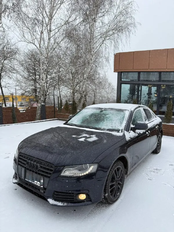 Ауди a4 b8 1.8t автомат 2008год ценник 899.000 рублей авто в хорошем состоянии с пробегом на фото на полном ходу - сел и поехал, без нареканий двигатель работает ровно как часы (масло не ест) коробка переключается плавно - ходовая часть норм кузов оцинкованный, все стекла родные салон опрятный, хорошая музыка, резина зима любое оформление, юридический чистый автомобиль макеевка +79498559051 📞 🇷🇺 звоните: +79498559051 - фотография - 4