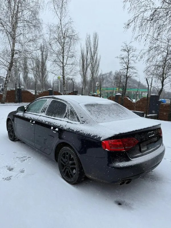 Ауди a4 b8 1.8t автомат 2008год ценник 899.000 рублей авто в хорошем состоянии с пробегом на фото на полном ходу - сел и поехал, без нареканий двигатель работает ровно как часы (масло не ест) коробка переключается плавно - ходовая часть норм кузов оцинкованный, все стекла родные салон опрятный, хорошая музыка, резина зима любое оформление, юридический чистый автомобиль макеевка +79498559051 📞 🇷🇺 звоните: +79498559051 - фотография - 5