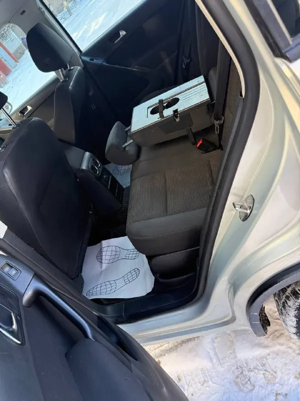 Продам семейное авто tiguan, 2012 год, 200 л. с., полный привод пробег 194т видеорегистратор и комплект летней резины стоимость 1200т, торг +79494635175 ( только телеграмм) 📞 звоните: +7(949)4635175 - фотография - 6