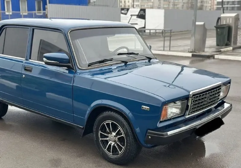 В продаже ваз 2107 карбюратор! птс оригинал,2 владельца автомобиль на полном ходу, без вложений! документы чистые, на учете стоит! салон приличный, автотека зеленая! по кузову выглядит достойно, гнили ржавчины нет! дно в идеале, стаканы лонжероны целые! все вопросы по телефону! цена 275т. р связь +79498549430 +79495946577 - фотография - 2