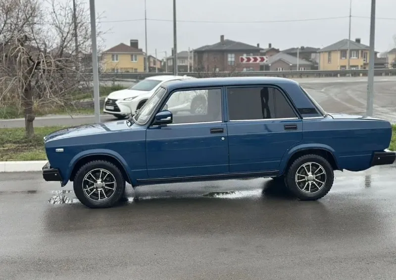 В продаже ваз 2107 карбюратор! птс оригинал,2 владельца автомобиль на полном ходу, без вложений! документы чистые, на учете стоит! салон приличный, автотека зеленая! по кузову выглядит достойно, гнили ржавчины нет! дно в идеале, стаканы лонжероны целые! все вопросы по телефону! цена 275т. р связь +79498549430 +79495946577 - фотография - 5