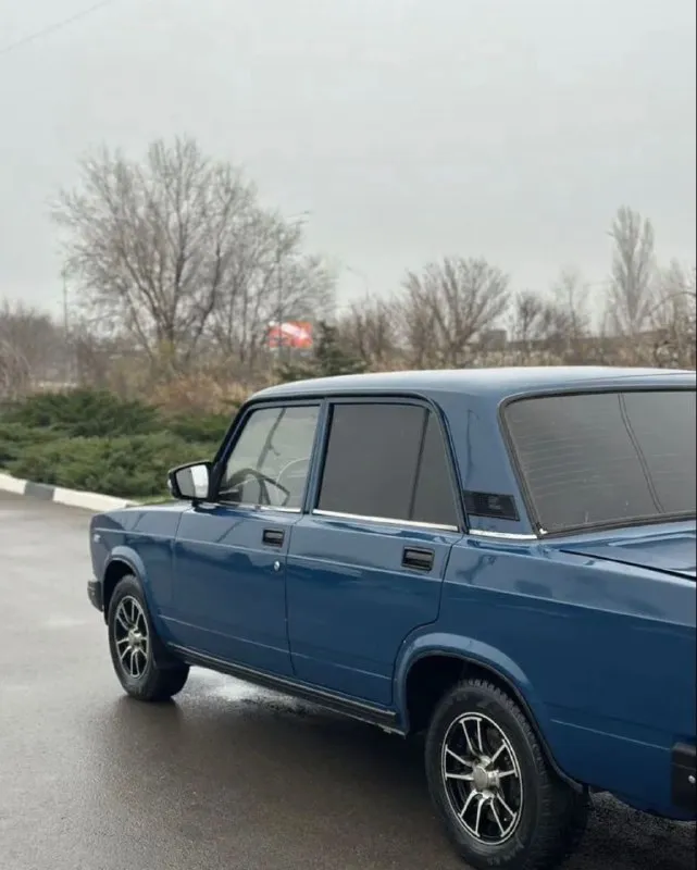 В продаже ваз 2107 карбюратор! птс оригинал,2 владельца автомобиль на полном ходу, без вложений! документы чистые, на учете стоит! салон приличный, автотека зеленая! по кузову выглядит достойно, гнили ржавчины нет! дно в идеале, стаканы лонжероны целые! все вопросы по телефону! цена 275т. р связь +79498549430 +79495946577 - фотография - 7