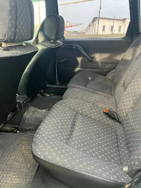 Продам passat b4 (универсал) 1995 г. в двигатель 2.0 л мкпп - 5 ст. коробка, двигатель в хорошем состоянии. по кузову руки можно приложить. с машиной отдаю комплект задних арок, резина зима и лето новые. цена 250.000₽ возможен небольшой торг. +79493638876 ( артем ) г. торез 📞 звоните: +7(949)3638876 - фотография - 4