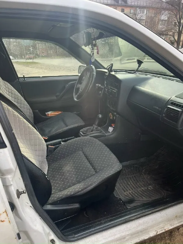 Продам passat b4 (универсал) 1995 г. в двигатель 2.0 л мкпп - 5 ст. коробка, двигатель в хорошем состоянии. по кузову руки можно приложить. с машиной отдаю комплект задних арок, резина зима и лето новые. цена 250.000₽ возможен небольшой торг. +79493638876 ( артем ) г. торез 📞 звоните: +7(949)3638876 - фотография - 6