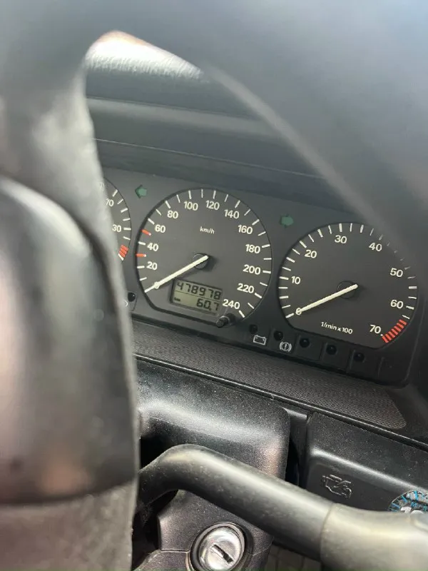 Продам passat b4 (универсал) 1995 г. в двигатель 2.0 л мкпп - 5 ст. коробка, двигатель в хорошем состоянии. по кузову руки можно приложить. с машиной отдаю комплект задних арок, резина зима и лето новые. цена 250.000₽ возможен небольшой торг. +79493638876 ( артем ) г. торез 📞 звоните: +7(949)3638876 - фотография - 7