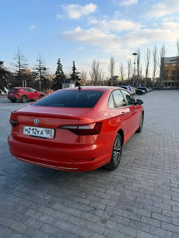 Хотите яркой жизни? начните с яркой машины!😁 предлагаю вашему вниманию jetta orange 🍊 1,4 11 месяц 2021 года, родной побег 50 т км! безопасность, стекла все родное! кузов и салон без нюансов! состояние нового автомобиля! вин код: 3vwc57bu2mm097144 двигaтель 1,4 tsi (150 л. с. ) нa 8-ми cтупeнчатой акпп aisin. чистый, свежий салон, tо (масло, фильтры) сделано в ноябре. есть все необходимые опции для комфортной езды: - lеd оптика - 8-дюймовый сенсорный экран - круиз контроль - подогрев зеркал - система контроля слепых зон - камера заднего вида - интеграция смартфонов аррlе саrрlаy и аndrоid аutо птс электронный я первый владелец. новая зимняя резина, лето тоже отдам. цена 1, 830 рублей, с продажей не спешу, так как езжу уже на другом автомобиле. осмотр в донецке, на сто тоже можно если хотите. на все вопросы отвечу по +79493144647, телеграмм этот же номер всем хорошего настроения 😊☀️ 📞 звоните: +7(949)3144647 - фотография - 2