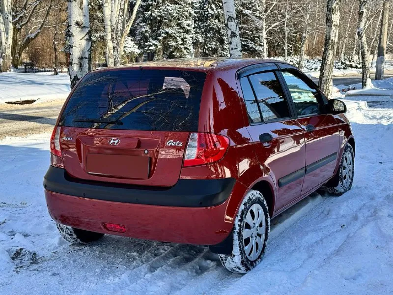 Продам: hyundai getz автомат 1.4 бензин, автомат 2009 года выпуска кузов отличный без дтп не бит заводской не гнилой нет намека даже на ржавчину днище, пороги, арки идеал очень много вложили в авто техника новой машины кондиционер электронные стеклоподъемники 4 шт. , гур, магнитола подогревы сидений партроники, сигнализация пробег оригинал 155.000 км можем ехать на любые сто и проверять я только за, за авто не стыдно звоните все по тел расскажу, таких автомобилей мало, хозяйский ухоженный цена:650.000 руб. торг символический у капота +79493829905 📲 tg: @vania_3773 📞 звоните: +7(949)3829905 - фотография - 3