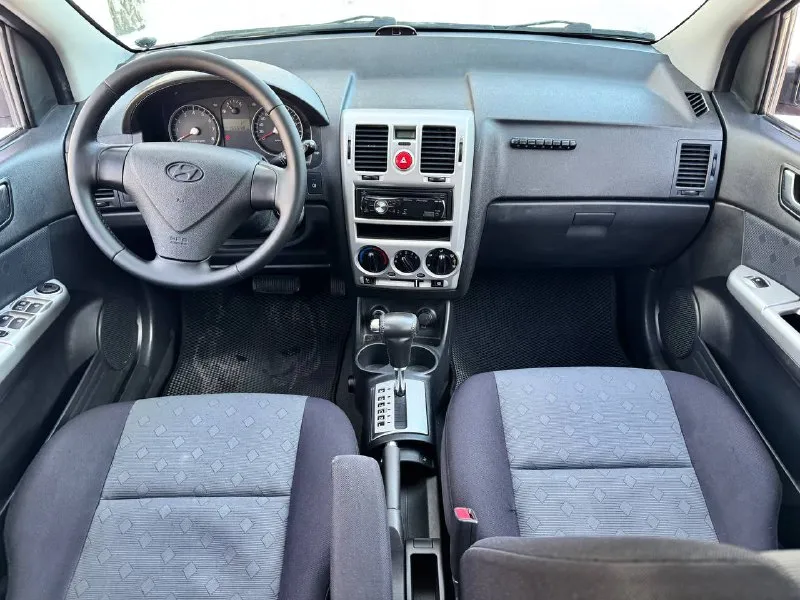 Продам: hyundai getz автомат 1.4 бензин, автомат 2009 года выпуска кузов отличный без дтп не бит заводской не гнилой нет намека даже на ржавчину днище, пороги, арки идеал очень много вложили в авто техника новой машины кондиционер электронные стеклоподъемники 4 шт. , гур, магнитола подогревы сидений партроники, сигнализация пробег оригинал 155.000 км можем ехать на любые сто и проверять я только за, за авто не стыдно звоните все по тел расскажу, таких автомобилей мало, хозяйский ухоженный цена:650.000 руб. торг символический у капота +79493829905 📲 tg: @vania_3773 📞 звоните: +7(949)3829905 - фотография - 5