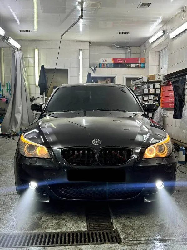 В продаже bmw 5 e60 рестайлинг 2009 года возможен обмен! 3.0 бензин, работает отлично! без нареканий. очень грамотно одета в m5. установлен доработанный приятный выхлоп. автомобиль весь обслужен. по кузову также вся ровная и красивая, выглядит как на фотографиях. максимальная комплектация: люк, доводчики, боковые поддержки, максимальные сидения, многозонный климат контроль, подогрев всех сидений, по документам полный порядок, любое оформление осмотр донецк цена 1.130.000 ₽, торг быстрому покупателю! ☎️ +7 (949) 453-80-40 📞 звоните: +7(949)4538040 - фотография - 2