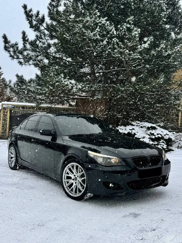 В продаже bmw 5 e60 рестайлинг 2009 года возможен обмен! 3.0 бензин, работает отлично! без нареканий. очень грамотно одета в m5. установлен доработанный приятный выхлоп. автомобиль весь обслужен. по кузову также вся ровная и красивая, выглядит как на фотографиях. максимальная комплектация: люк, доводчики, боковые поддержки, максимальные сидения, многозонный климат контроль, подогрев всех сидений, по документам полный порядок, любое оформление осмотр донецк цена 1.130.000 ₽, торг быстрому покупателю! ☎️ +7 (949) 453-80-40 📞 звоните: +7(949)4538040 - фотография - 3