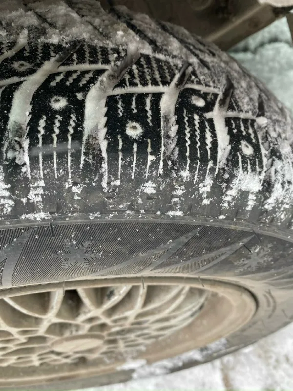 Продам audi 80 мотор 1.8 карб. кпп 5ст. авто на полном ходу, кузов не гнилой, по ходовой вопросов нет. мотор масло не жрет, кпп без нареканий. по документам 180 с переоформлением. есть проблемы по лкп(полезший лак и местами рыжики. ) в целом машина ездит и не подводит. цена 130 тыс. хороший торг. по телефону расскажу подробнее. находится в городе комсомольское. бываю в донецке на ней. +79494689177 📞 звоните: +7(949)4689177 - фотография - 4