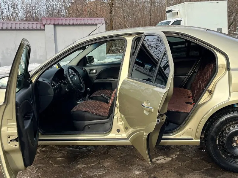 Продам авто ford mondeo 2006 год объём двигателя 1.8 автомобиль в отличном состоянии двигатель коробка подвеска без нареканий чистый ухоженный салон документы в порядке осмотр авто город донецк цена 485.000р +79496325724 торг 📞 🇷🇺 звоните: +79496325724 - фотография - 6