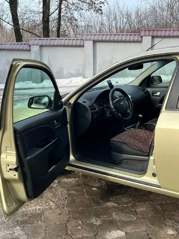 Продам авто ford mondeo 2006 год объём двигателя 1.8 автомобиль в отличном состоянии двигатель коробка подвеска без нареканий чистый ухоженный салон документы в порядке осмотр авто город донецк цена 485.000р +79496325724 торг 📞 🇷🇺 звоните: +79496325724 - фотография - 7