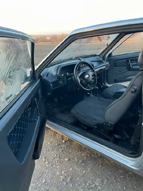 Продам ваз 2113,2005 год в отличном технически состоянии, местами полез лак;двигатель масло не расходует, не дымит бодрая прошивка ;кпп 1.5 года назад покупали в магазине;;стартер новый ;ходовая в круг сс20 треугольные рычаги;выхлоп стт вся трасса новая;дно, пороги, стаканы в отличном состоянии варить не нужно, полностью обработана ;хорошая музыка ;электростеклоподьемники ;новый аккумулятор;резина лето. масло антифриз свежее. стс птс дкп осмотр енакиево тел +7949-436-20-32 цена 180 тыс ! либо обмен, с доплатой в обе стороны торг присутствует! 📞 звоните: +7(949)4362032 - фотография - 4