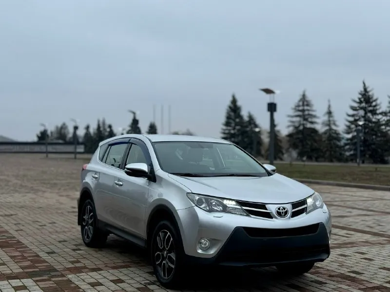 Продам toyota rav 4 2013 года выпуска мотор 2.0 бензин передний привод пробег 170.000 км коробка автомат работает отлично. ✅ без дтп так же в автомобиле имеется: электро регулировка боковых зеркал, складывание зеркал, подогревы сидений, подогрев лобового стекла, мультифункциональное рулевое колесо, круиз контроль, бортовой компьютер, датчик света, датчик дождя, камера заднего вида, задние парктронники, eco режим, ✅комплект летней резины на дисках в подарок. любой вид переоформления. машина полностью обслужена любые проверки на вашем сто цена 1.800.000₽ хорошим людям хороший торг 🤝🏼 номер для связи +79490458196 📞 звоните: +7(949)0458196 - фотография - 2