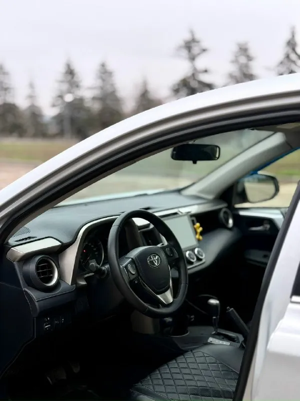 Продам toyota rav 4 2013 года выпуска мотор 2.0 бензин передний привод пробег 170.000 км коробка автомат работает отлично. ✅ без дтп так же в автомобиле имеется: электро регулировка боковых зеркал, складывание зеркал, подогревы сидений, подогрев лобового стекла, мультифункциональное рулевое колесо, круиз контроль, бортовой компьютер, датчик света, датчик дождя, камера заднего вида, задние парктронники, eco режим, ✅комплект летней резины на дисках в подарок. любой вид переоформления. машина полностью обслужена любые проверки на вашем сто цена 1.800.000₽ хорошим людям хороший торг 🤝🏼 номер для связи +79490458196 📞 звоните: +7(949)0458196 - фотография - 6